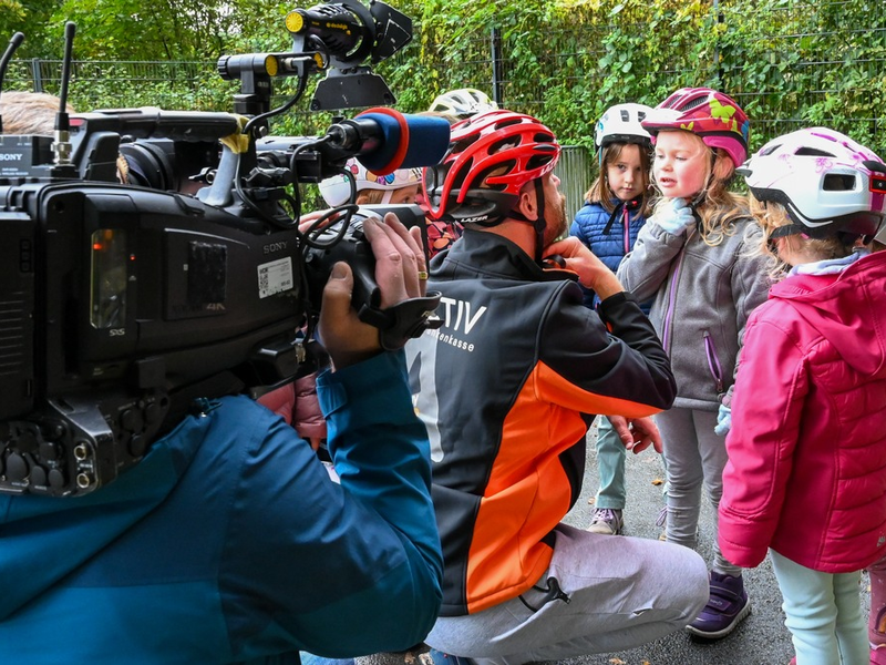 Sicher in Bewegung. Mit Helm und Mut. - Foto: presseportal.de