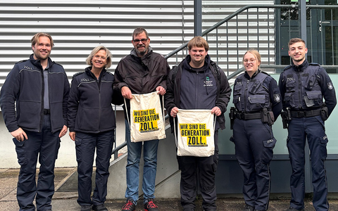 HZA-IZ: Aktionstag Schichtwechsel - bundesweite Beteiligung des Zolls / Menschen mit und ohne Behinderung tauschen ihren Arbeitsplatz - Foto: presseportal.de