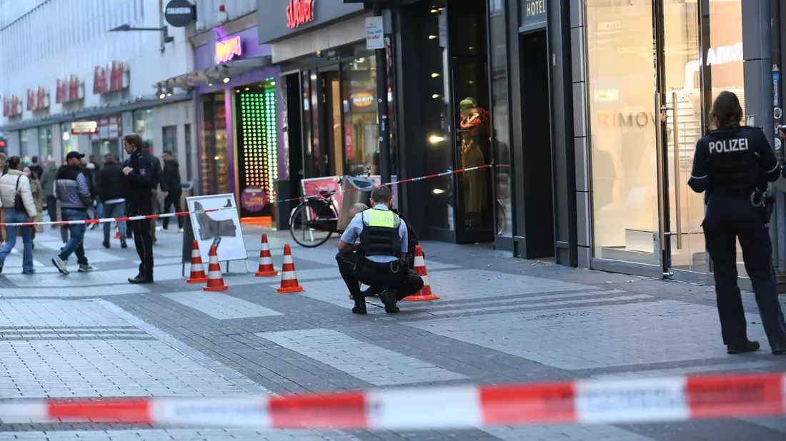 Ein mutmaßlicher Tatbeteiligter wurde festgenommen. - Bild: Vincent Kempf/dpa