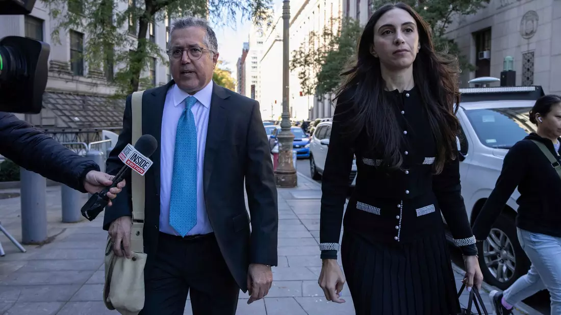 Sean Combs' Anwälte: Marc Agnifilo (links) und Teny Geragos (rechts). - Bild: Yuki Iwamura/AP/dpa