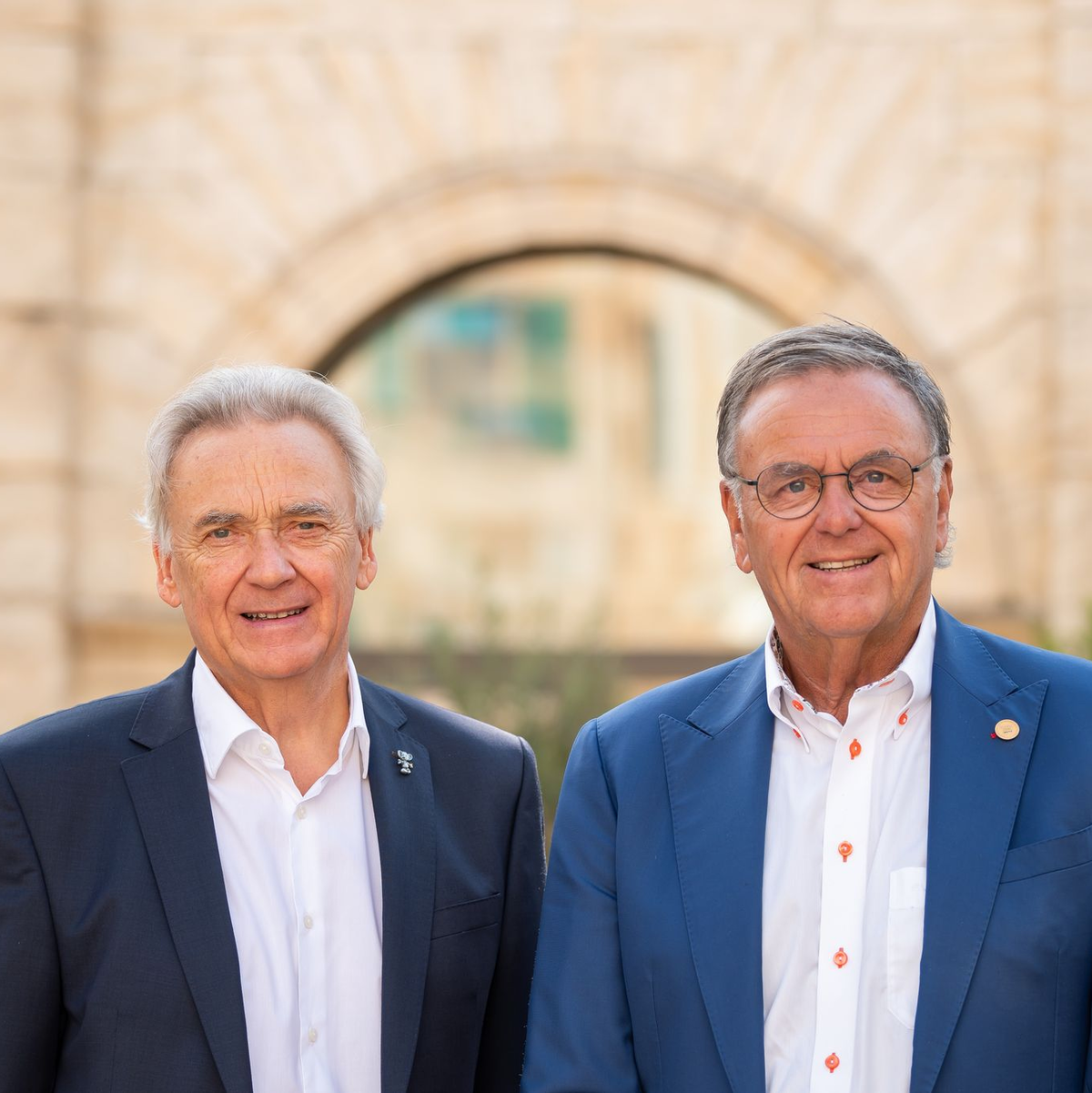 Roland Mack testet auch mit 75 neue Achterbahnen. - Foto: Silas Stein/dpa