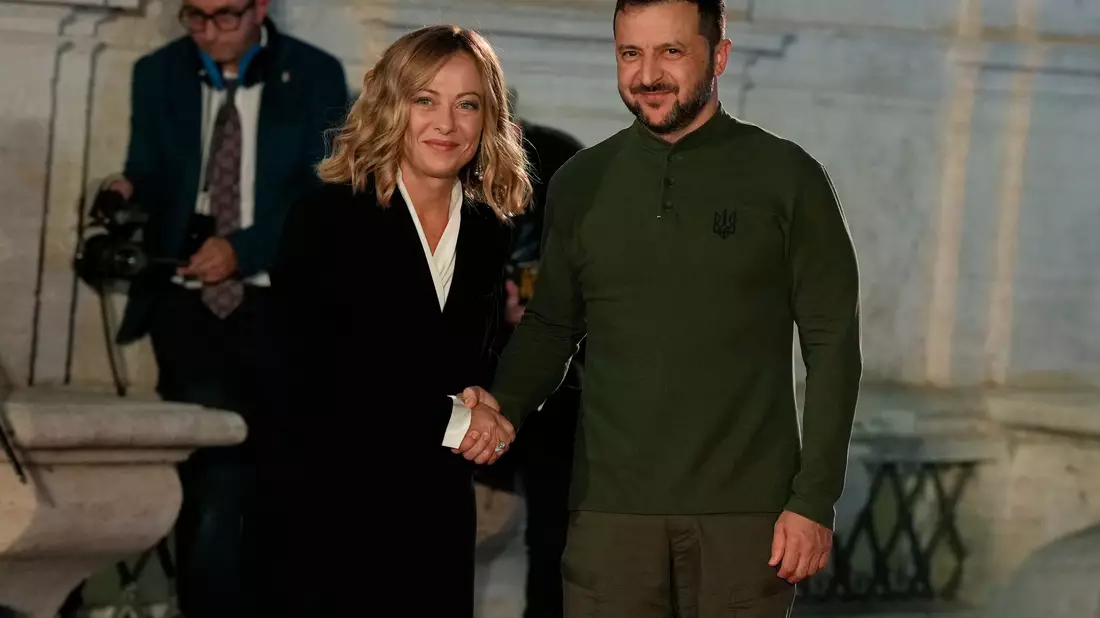 Italiens Regierungschefin Meloni ist eine erklärte Unterstützerin der Ukraine.  - Bild: Andrew Medichini/AP/dpa