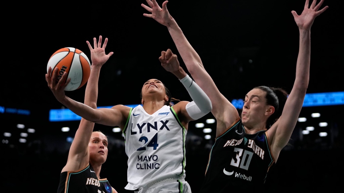 Nyara Sabally hat mit den New York Liberty im ersten Spiel der WNBA-Finals gegen die Minnesota Lynx verloren. - Foto: Pamela Smith/AP/dpa
