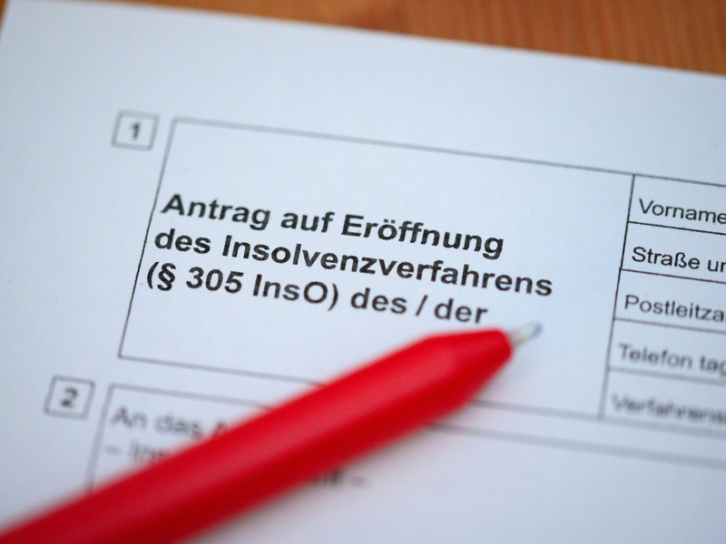 In Deutschland haben auch im September deutlich mehr Firmen Insolvenz angemeldet als ein Jahr zuvor. (Foto Illustration) - Foto: Jonas Walzberg/dpa