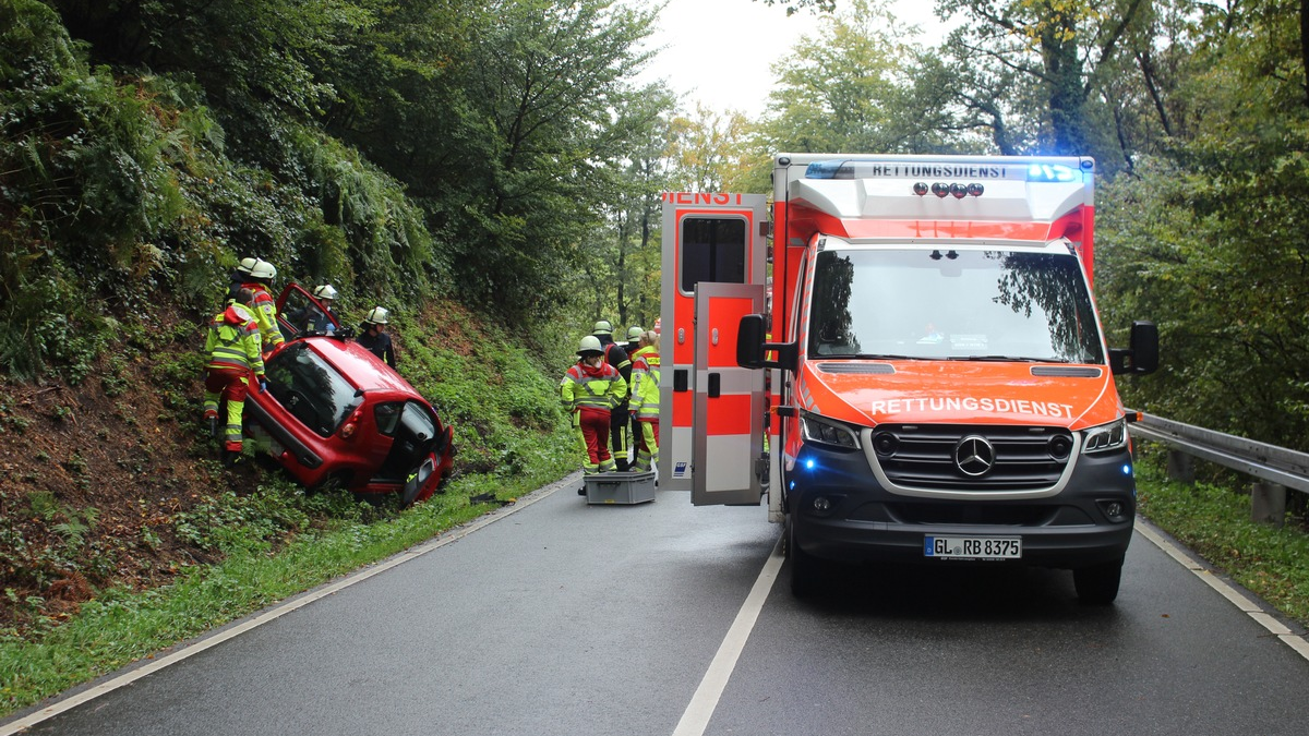 POL-RBK: Kürten - Pkw-Fahrerin verliert Kontrolle über ihr Fahrzeug und verletzt sich schwer - Foto: presseportal.de