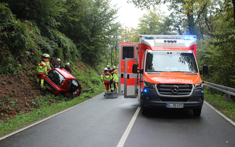 POL-RBK: Kürten - Pkw-Fahrerin verliert Kontrolle über ihr Fahrzeug und verletzt sich schwer - Foto: presseportal.de POL-RBK: Kürten - Pkw-Fahrerin verliert Kontrolle über ihr Fahrzeug und verletzt sich schwer - Foto: presseportal.de