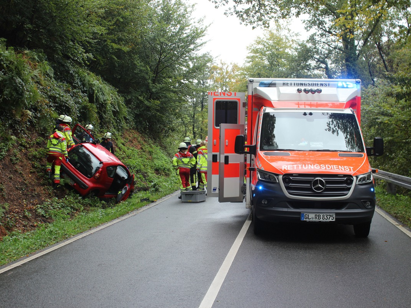 POL-RBK: Kürten - Pkw-Fahrerin verliert Kontrolle über ihr Fahrzeug und verletzt sich schwer - Foto: presseportal.de