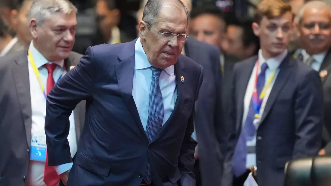 Zu einem direkten Treffen zwischen dem russischen Außenminister Sergej Lawrow und US-Außenminister Antony Blinken kam es beim Asean-Gipfel nicht. - Bild: Dita Alangkara/AP/dpa