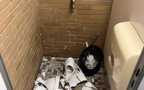 POL-COE: Nottuln, Burgstraße/ Schultoilette zerstört - Foto: presseportal.de