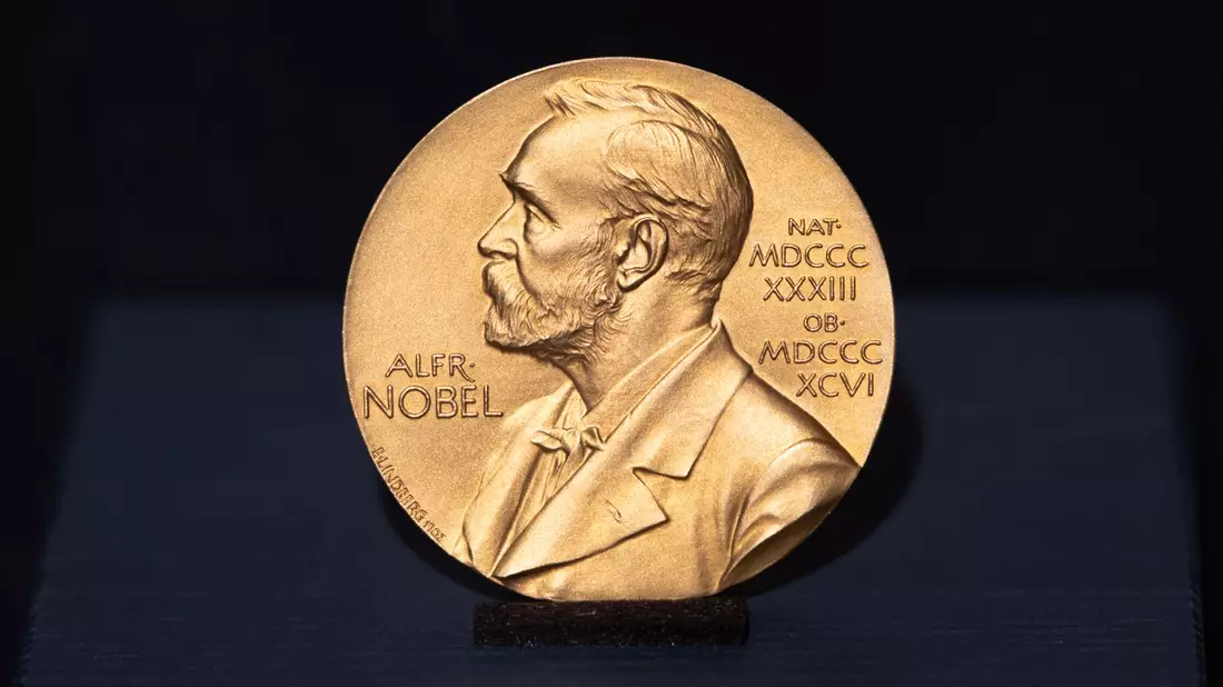 Die Nobelpreisträger erhalten traditionell eine prestigeträchtige Medaille (Archivbild). - Bild: Daniel Reinhardt/dpa