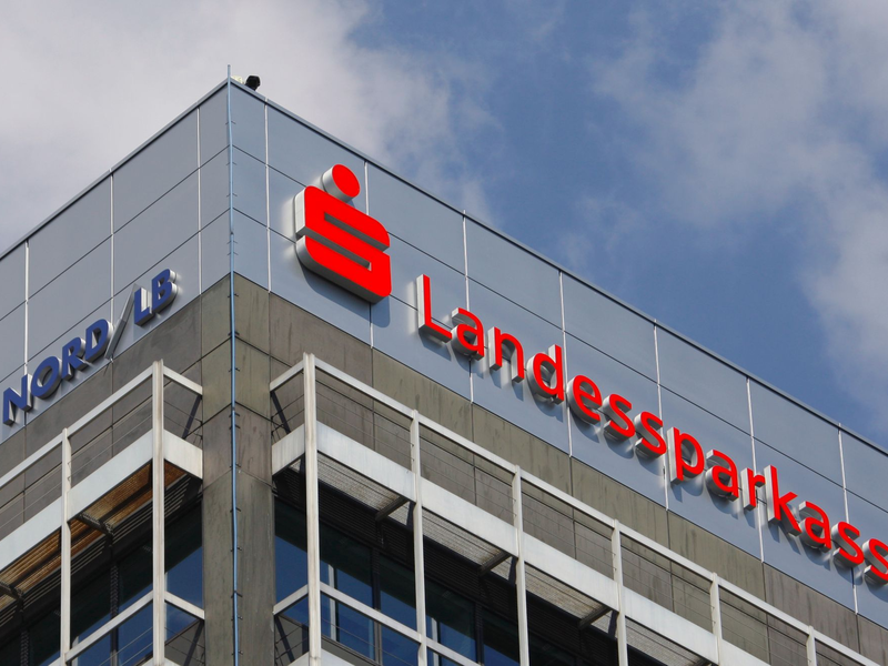 Die Gewerkschaft Verdi und die Arbeitgeber haben sich auf einen neuen Tarifabschluss für die Beschäftigten öffentlicher Banken in Deutschland geeinigt.  - Foto: Peter Steffen/dpa