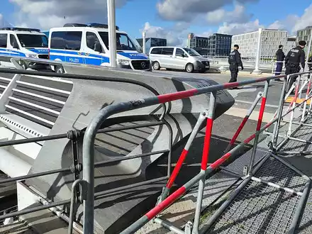 Absperrung der Polizei vor Selenskyj-Besuch am 11.10.2024 - Foto: über dts Nachrichtenagentur