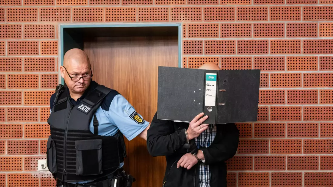 Im Prozess um einen Mord ohne Leiche hat der Angeklagte keine Angaben gemacht. (Foto-aktuell) - Bild: Silas Stein/dpa