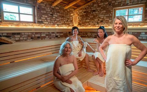 Neue rbb-Doku-Serie: Die Frauensauna - Verdammte Wechseljahre! ab 18. Oktober in der ARD Mediathek - Foto: presseportal.de Neue rbb-Doku-Serie: Die Frauensauna - Verdammte Wechseljahre! ab 18. Oktober in der ARD Mediathek - Foto: presseportal.de