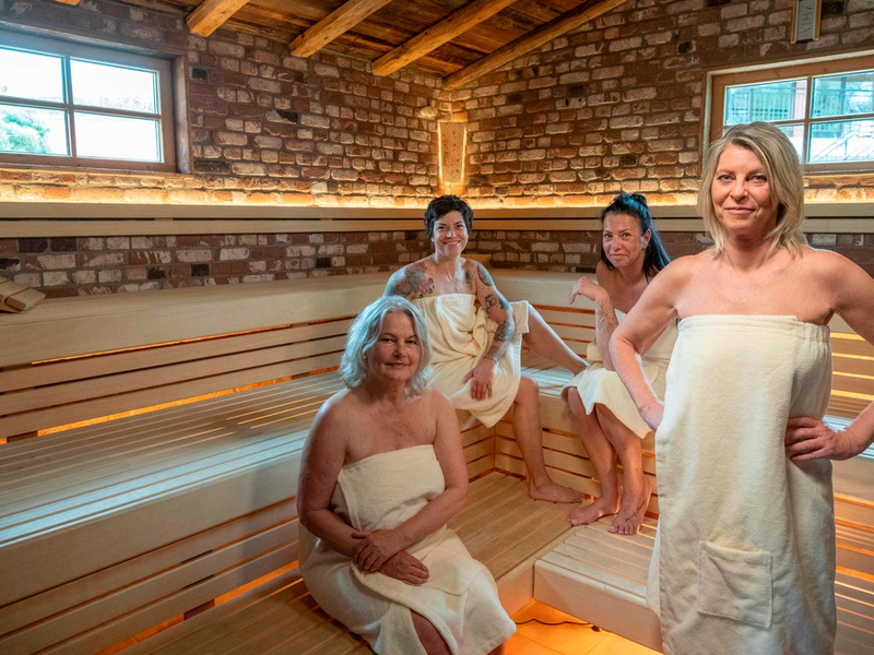 Neue rbb-Doku-Serie: Die Frauensauna - Verdammte Wechseljahre! ab 18. Oktober in der ARD Mediathek - Foto: presseportal.de