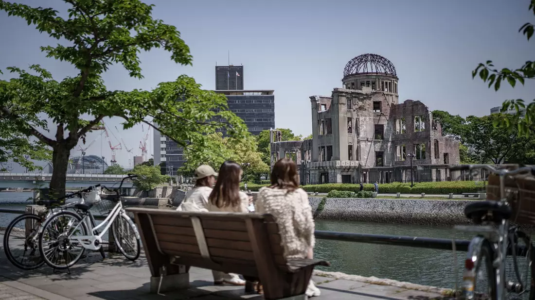 Als am 6. August 1945 die Atombombe in Hiroshima explodierte, blieb in der Gegend nur der Genbaku Dome stehen. Heute ist er das Hiroshima-Friedensdenkmal. (Archivfoto) - Bild: Michael Kappeler/dpa