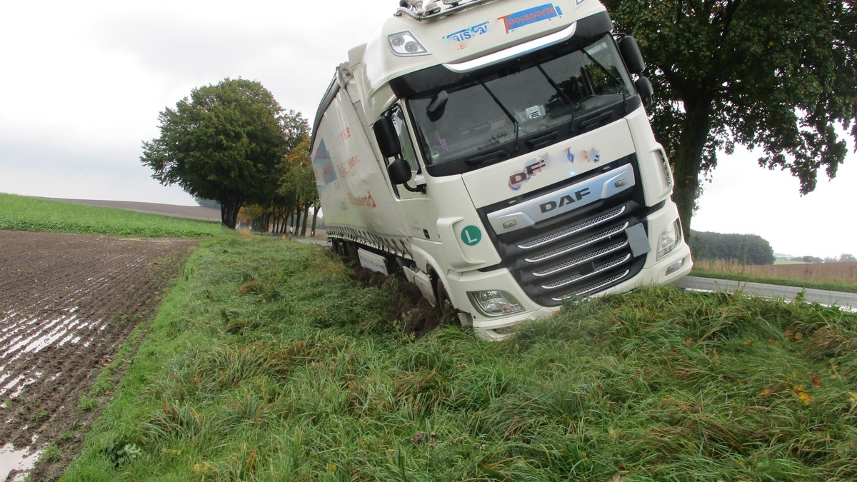 POL-LG: ++ LKW kommt von Fahrbahn ab - Kreisstraße wenige Stunden gesperrt ++ - Foto: presseportal.de