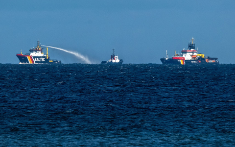 Mit 640 Tonnen Schweröl an Bord ist der Tanker «Annika» vor Heiligendamm in Brand geraten. - Foto: Stefan Sauer/dpa
