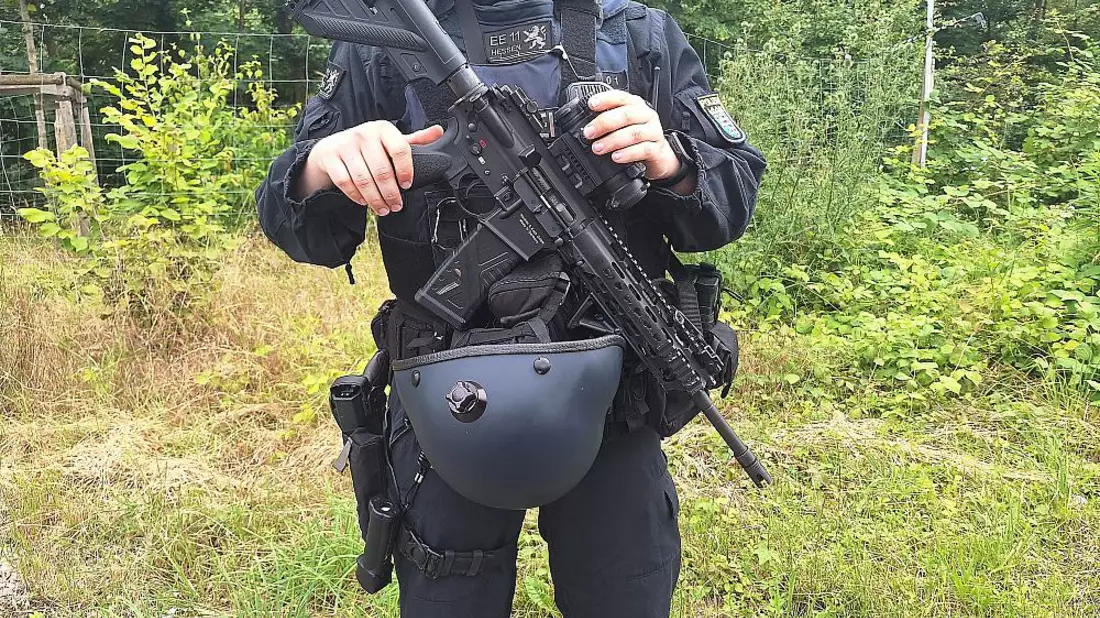 Schwerbewaffneter Polizist (Archiv) - Bild: über dts Nachrichtenagentur