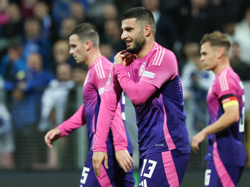 Kleiner Muskelfaserriss: Nationalspieler Chris Führich fällt zwei bis drei Wochen aus. - Foto: Christian Charisius/dpa