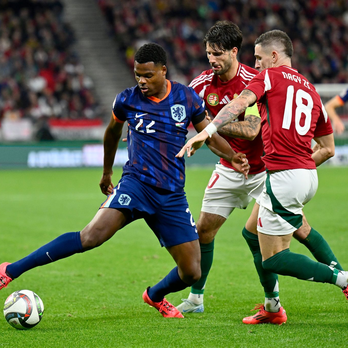 Denzel Dumfries traf für die Niederlande zum Ausgleich in Ungarn. - Foto: Denes Erdos/AP/dpa