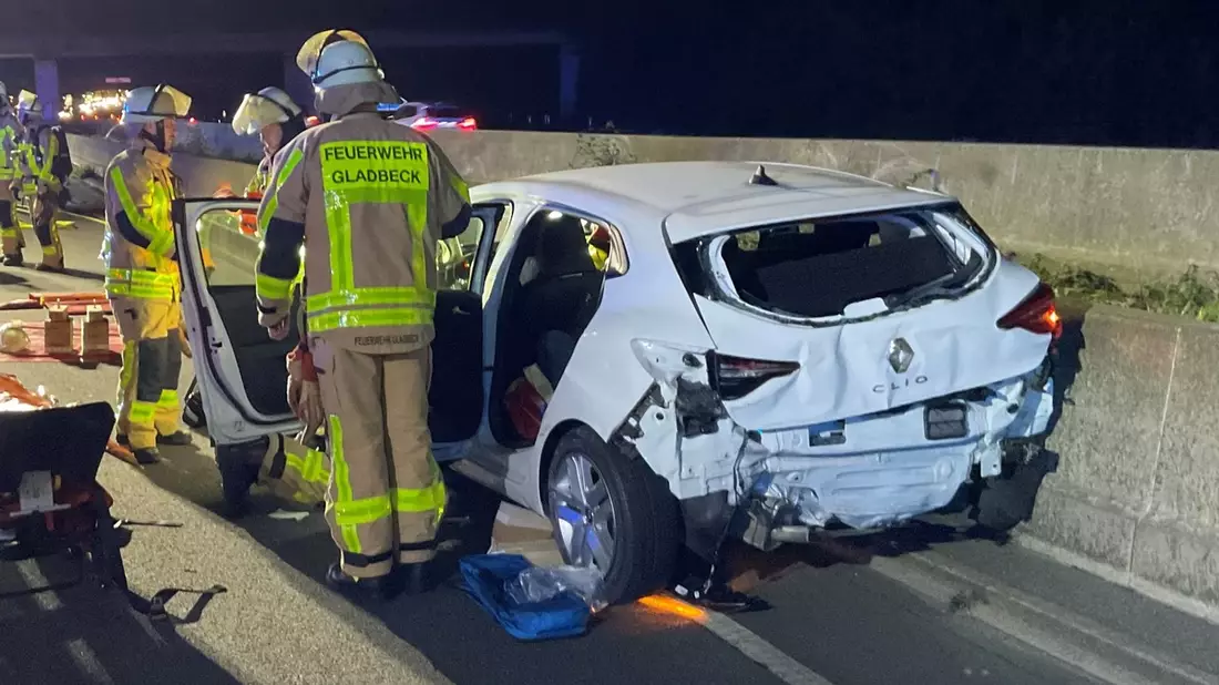 FW-GLA: Verkehrsunfall auf der BAB2- LKW kollidiert mit PKW - Bild: presseportal.de