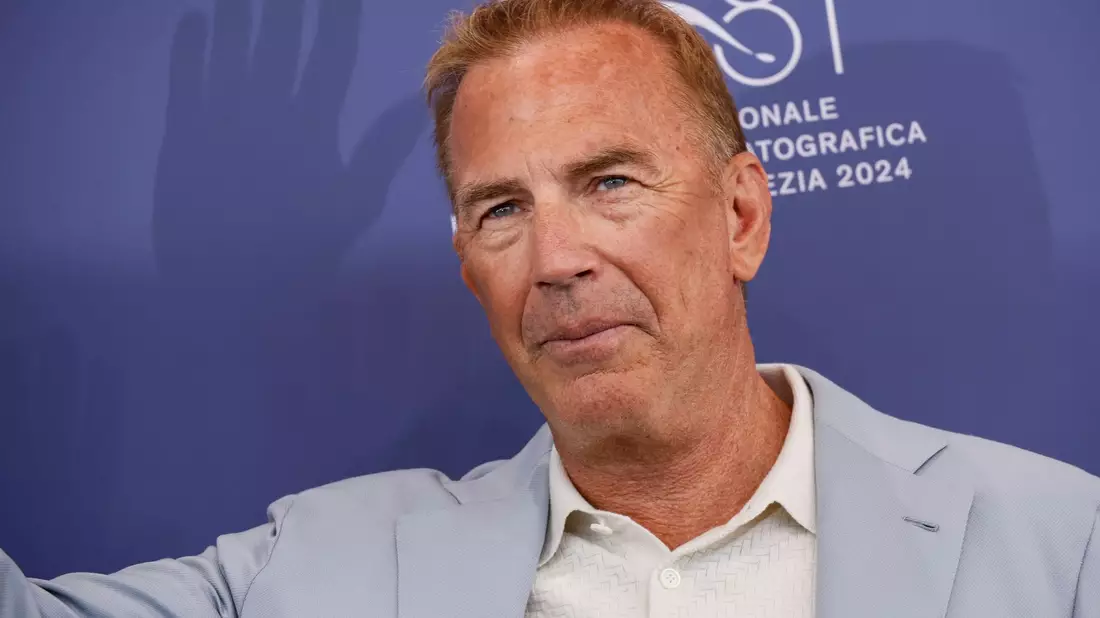 Schauspieler und Musiker Kevin Costner veröffentlicht mit seiner Band einen Song als Spenden-Aktion. (Archivbild)  - Bild: Joel C Ryan/Invision/AP/dpa