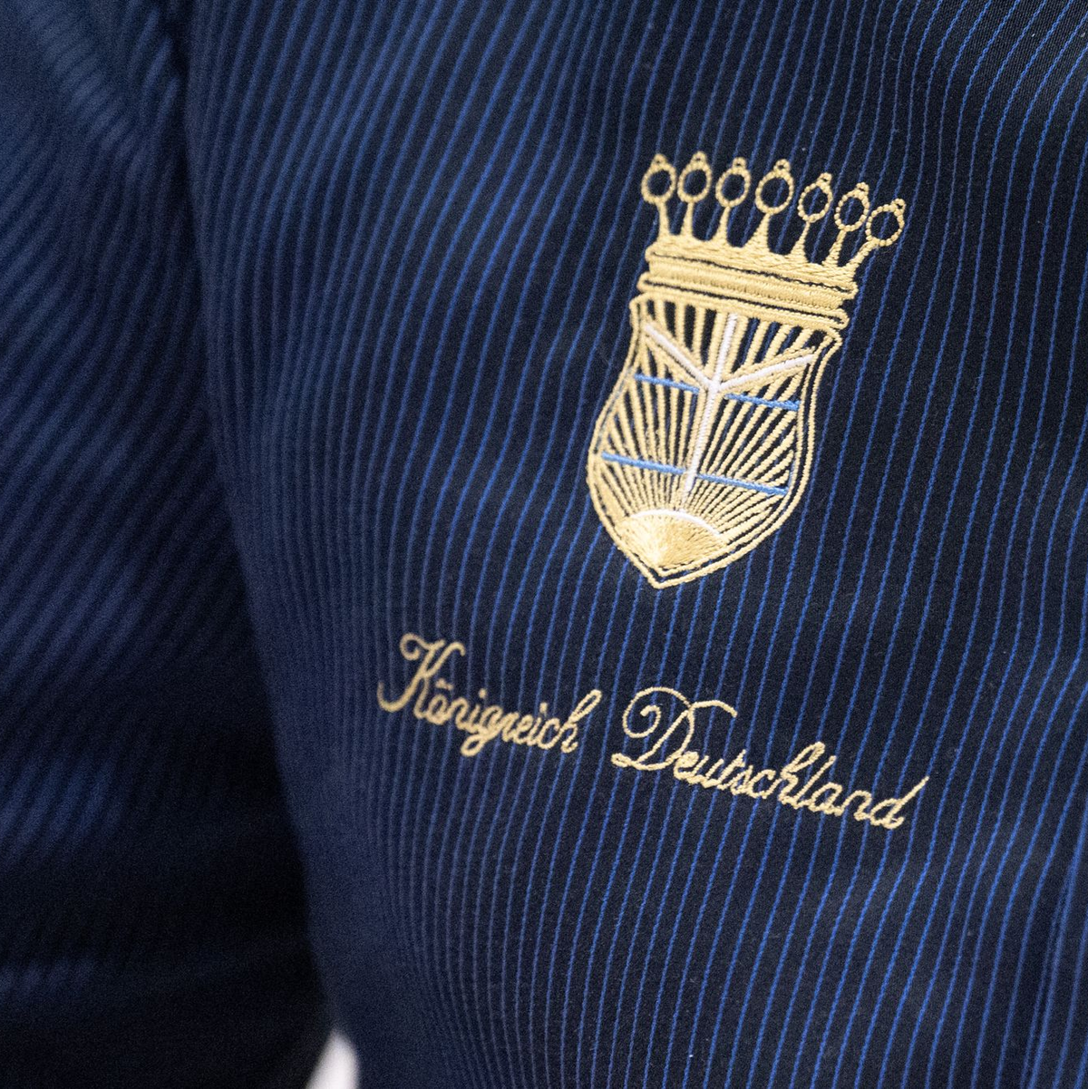 Der Verein habe von seinen Anhängern «ganz erhebliche Vermögenswerte» erlangt, heißt es im Verfassungsschutzbericht für das Jahr 2023. (Archivfoto) - Foto: Hendrik Schmidt/dpa