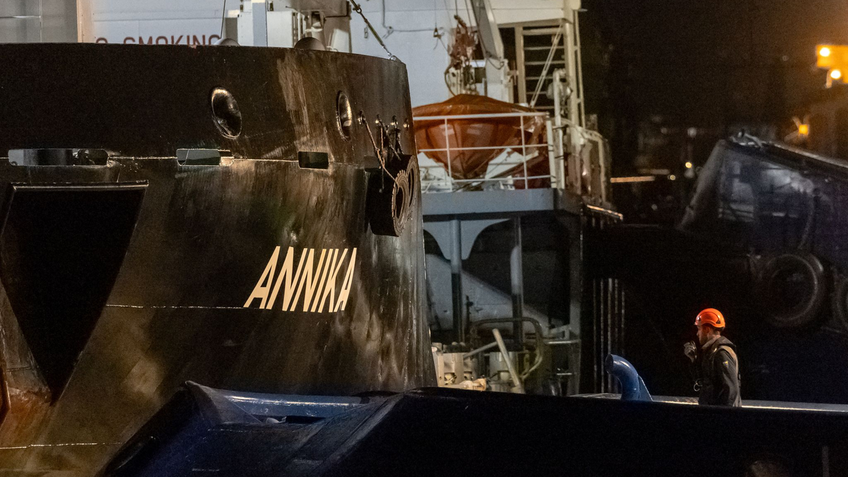 Die «Annika» ist in der Nacht im Rostocker Hafen angekommen. - Foto: Bodo Marks/dpa