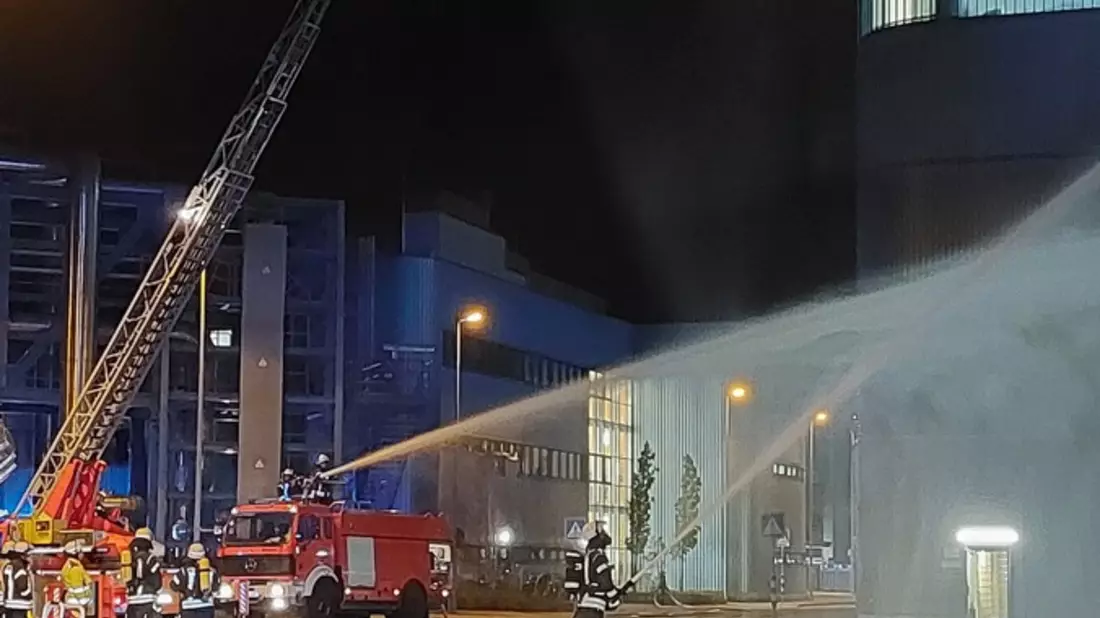 FW Datteln: Brandmeledeanlage detektiert Trafobrand im Kraftwerk - Bild: presseportal.de