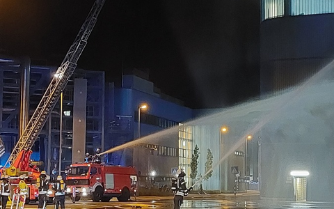 FW Datteln: Brandmeledeanlage detektiert Trafobrand im Kraftwerk - Foto: presseportal.de