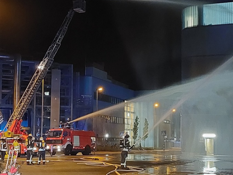FW Datteln: Brandmeledeanlage detektiert Trafobrand im Kraftwerk - Foto: presseportal.de