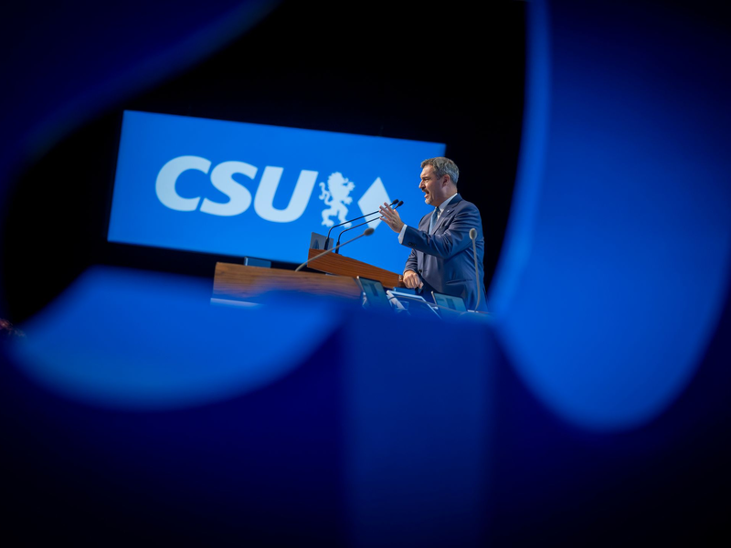 Die CSU beschließt in ihren Leitanträgen zentrale Forderungen für Bundestagswahlkampf. - Foto: Peter Kneffel/dpa