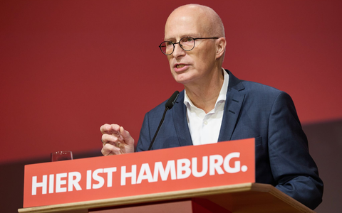 Hamburgs Bürgermeister Peter Tschentscher ist mit 97,3 Prozent der Stimmen zum Spitzenkandidat der SPD Hamburg gewählt worden. - Foto: Georg Wendt/dpa