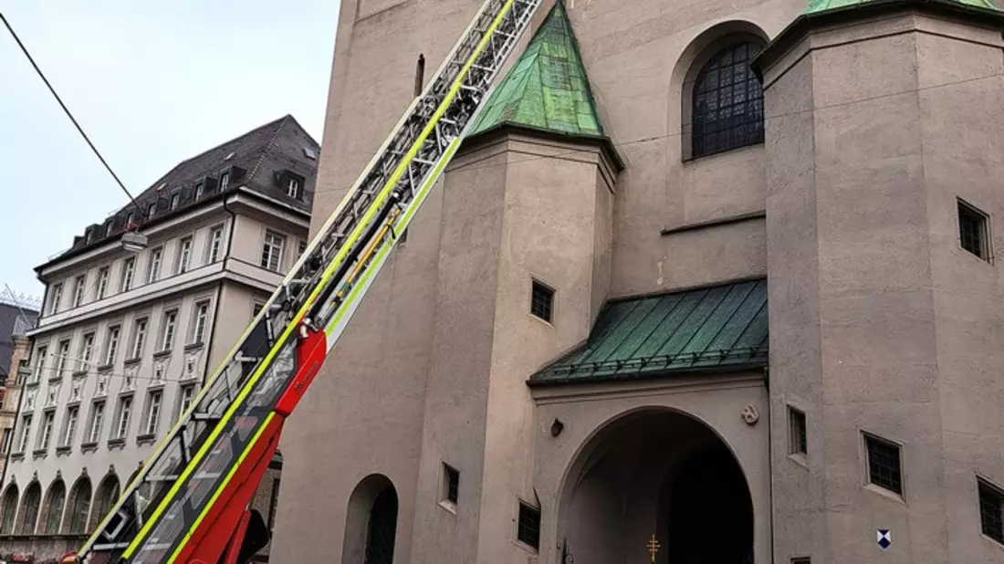 FW-M: Mann vom Alten Peter gerettet (Altstadt) - Bild: presseportal.de