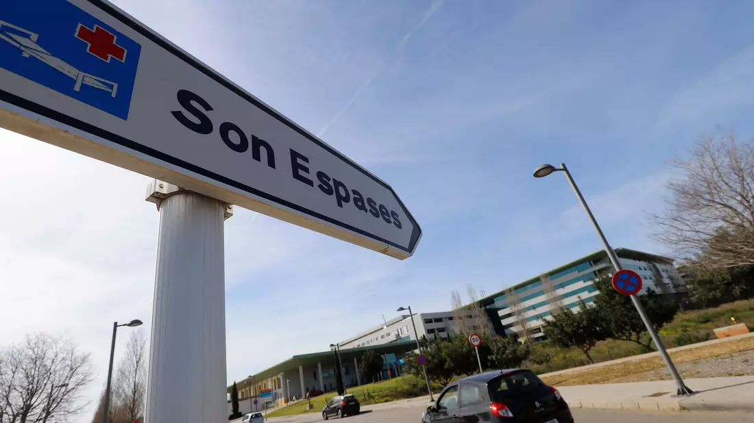 Die Geretteten wurden in das Krankenhaus Son Espases in Palma gebracht. - Bild: Clara Margais/dpa
