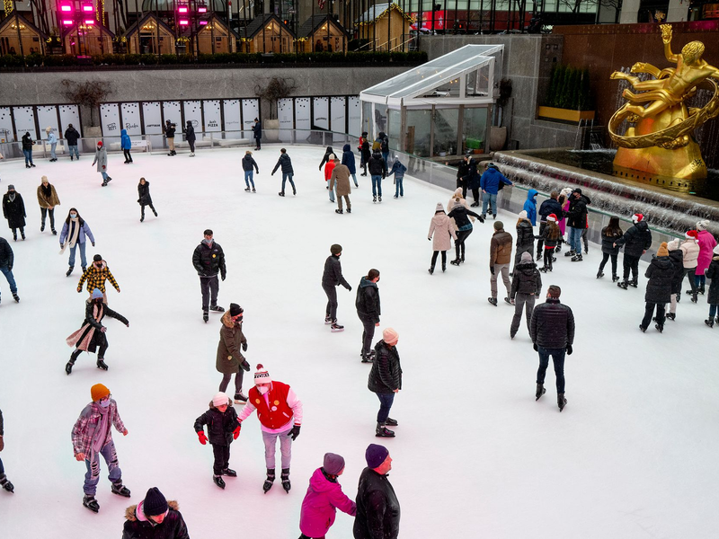 Die traditionelle Eisbahn am Rockefeller Center ist wieder offen. (Archivbild) - Foto: Craig Ruttle/AP/dpa