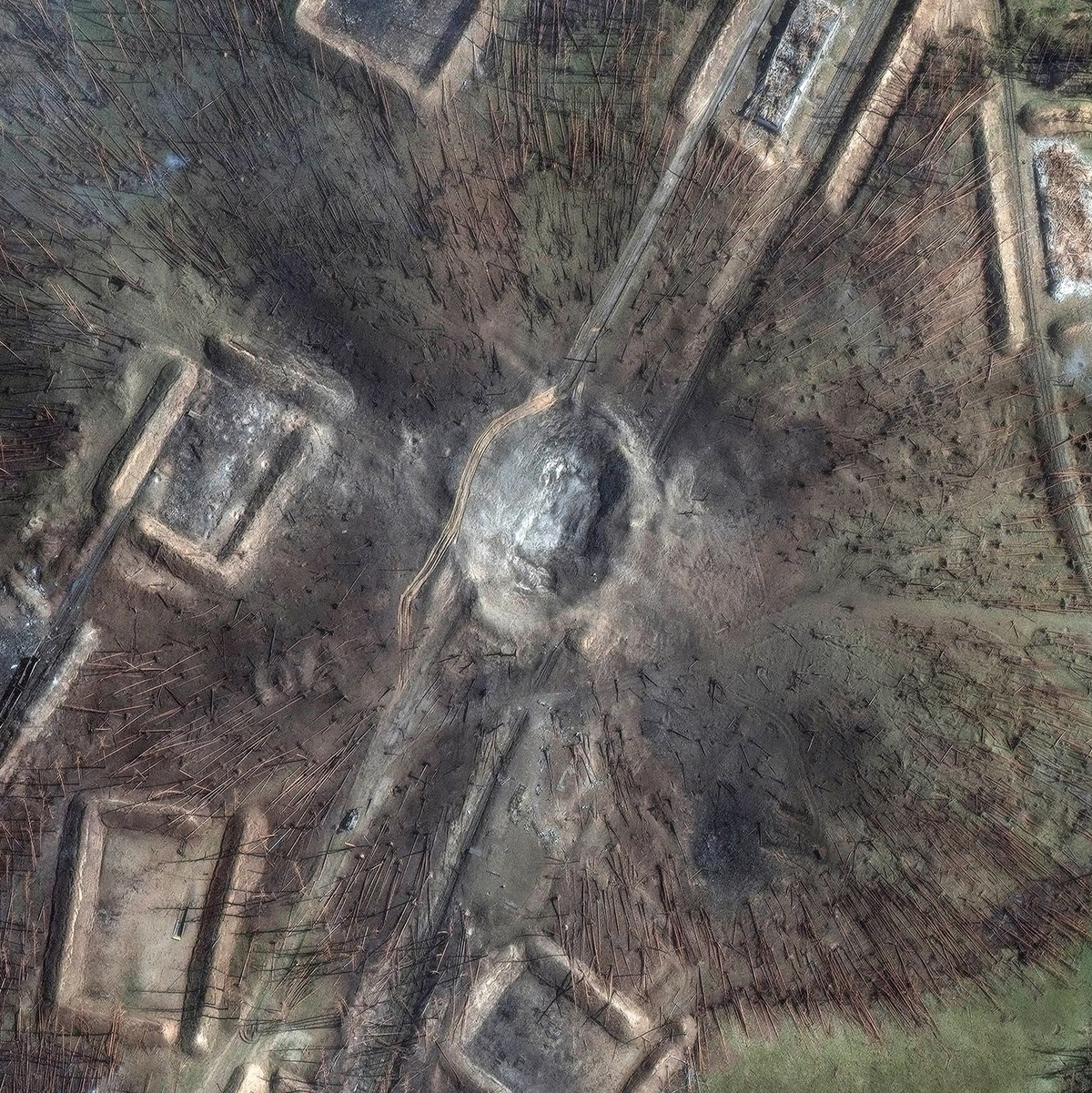 In Toropez und anderen russischen Waffenarsenalen kam es durch ukrainische Drohnenangriffe zu massiven Explosionen, die den Nachschub für den Krieg stoppen sollen. (Archivbild) - Foto: Uncredited/Satellite image ©2024 Maxar Technologies/AP/dpa