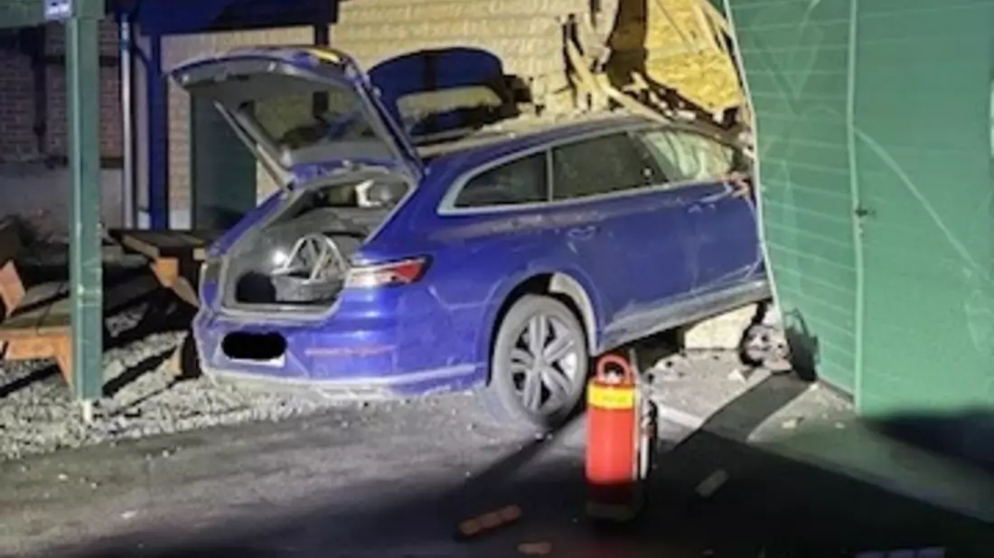 POL-HI: Verkehrsunfall unter Alkoholeinfluss verursacht erheblichen Sachschaden - Bild: presseportal.de