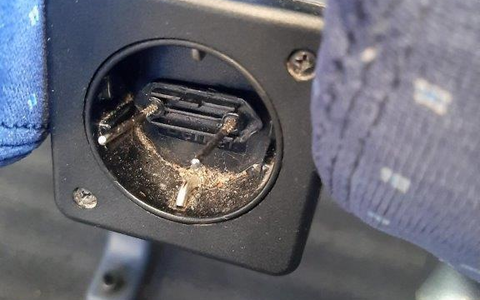 BPOL NRW: Reisender verletzt sich an Steckdose im ICE - Bundespolizei ermittelt - Foto: presseportal.de