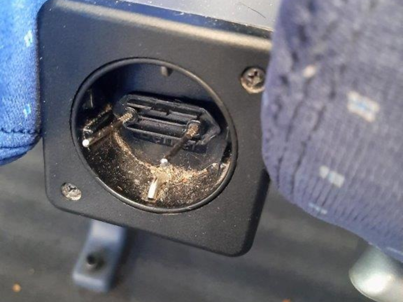 BPOL NRW: Reisender verletzt sich an Steckdose im ICE - Bundespolizei ermittelt - Foto: presseportal.de
