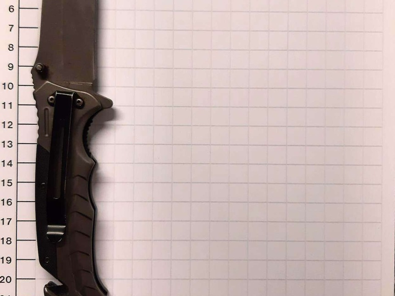 BPOL NRW: Bundespolizei stellt Einhandmesser sicher - 19-Jähriger sperrt sich gegen Mitnahme - Foto: presseportal.de