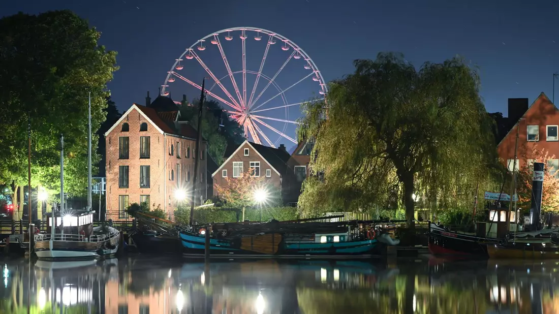 Auf dem Gallimarkt, Ostfrieslands größtem Volksfest, ist eine Geisterbahn in Brand geraten. Fünf Menschen wurden verletzt. (Achivbild) - Bild: Lars Penning/dpa