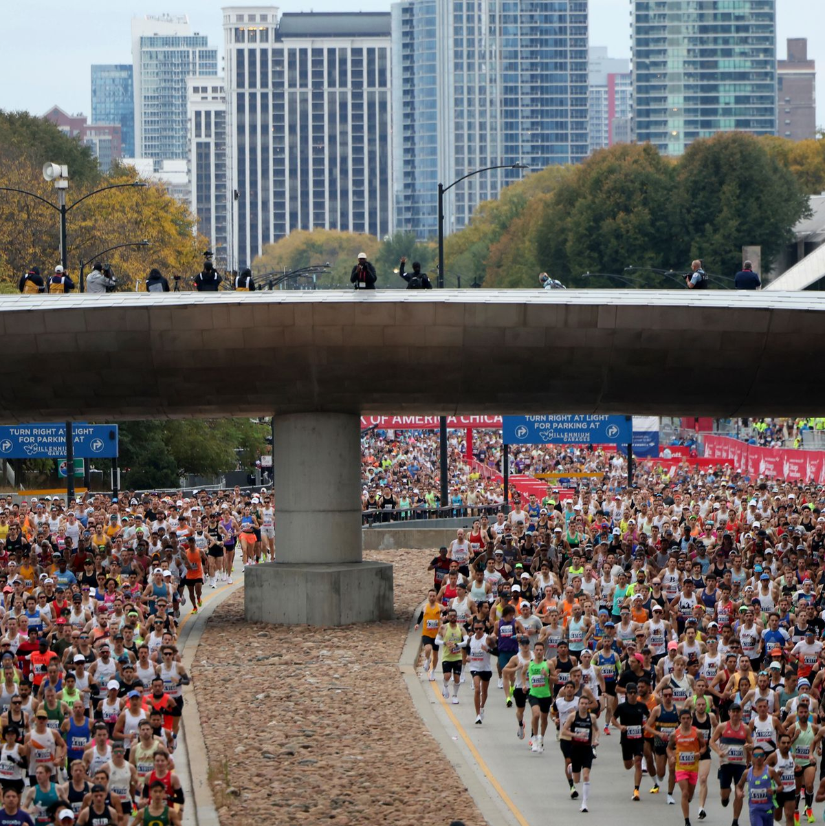 Tausende nahmen am Marathon in Chicago teil. - Foto: Tess Crowley/Chicago Tribune/dpa/dpa