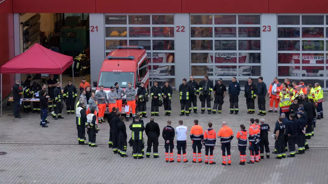 Feuerwehr Nürnberg: Katastrophenschutzeinheiten der Stadt Nürnberg übten mit einer Marsch- und Zielfahrt die überörtliche Verlegung. - Bild: presseportal.de