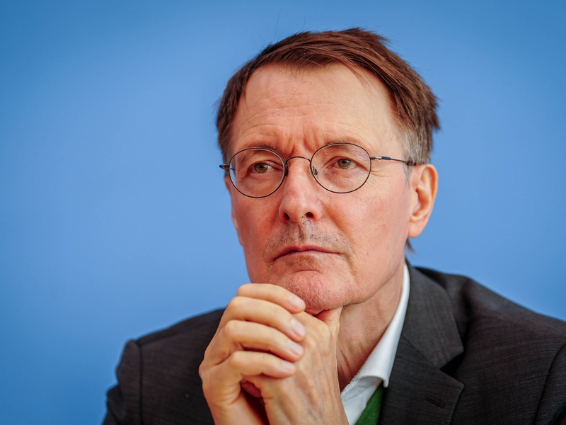 Bei der Aufarbeitung der Corona-Politik gehe es nicht um Schuldzuweisungen, sondern um Lehren für künftige Krisen, sagt Gesundheitsminister Karl Lauterbach. (Archivfoto) - Foto: Kay Nietfeld/dpa