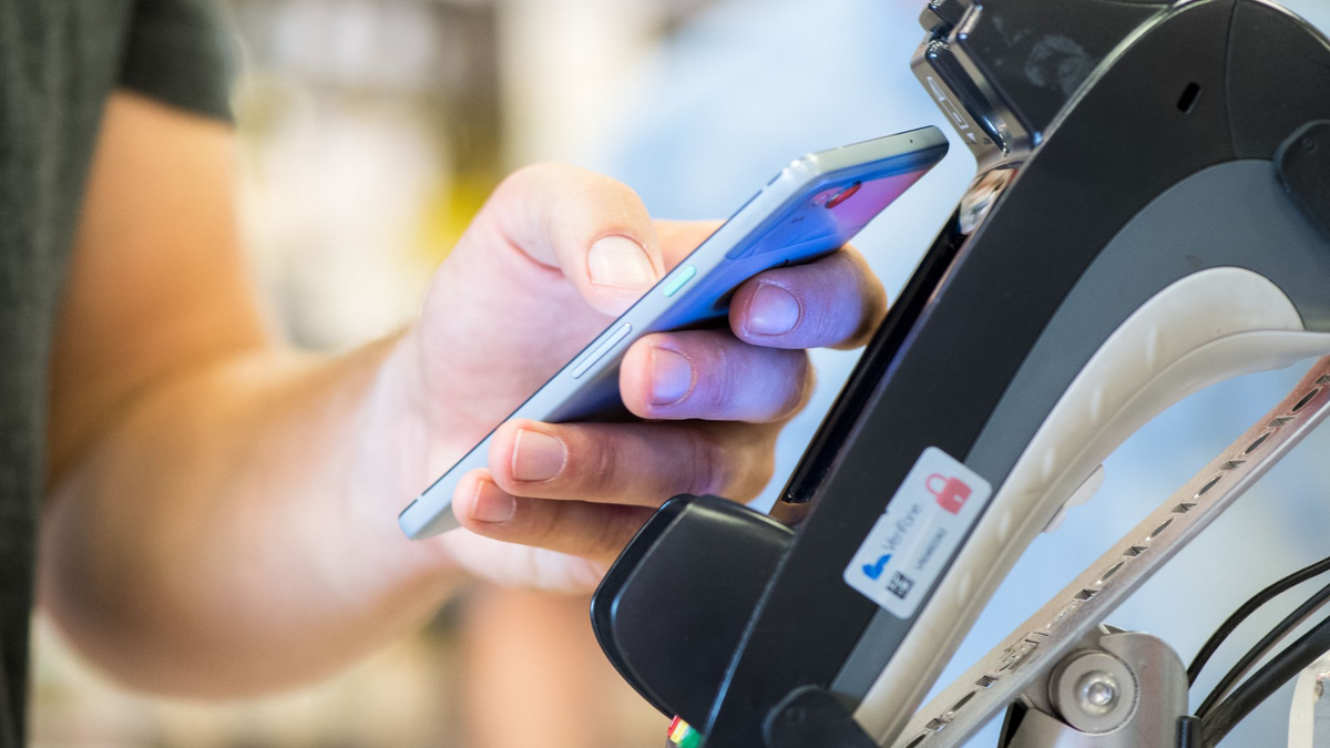 Elektronisches und digitales Bezahlen wird auch in Deutschland von Jahr zu Jahr üblicher. - Foto: Franziska Gabbert/dpa-tmn/dpa