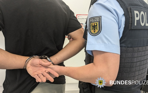 Bundespolizeidirektion München: Schal wird zum Auslöser für Schlägerei / 29-Jähriger ins Krankenhaus gebracht - Foto: presseportal.de