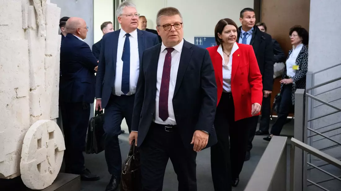 Konstantin von Notz (Grüne) ist aktuell Vorsitzender des Parlamentarischen Kontrollgremiums des Bundestages. - Bild: Bernd von Jutrczenka/dpa