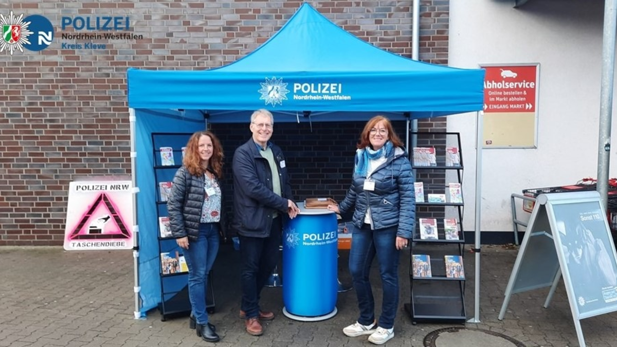 POL-KLE: Kreis Kleve - Aktionswoche gegen Taschendiebstähle / KPB Kleve nahm mit Aktionsständen teil - Foto: presseportal.de